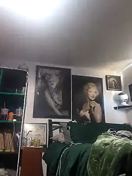 valleyoneofakind online show from December 14, 2025, 8:47 pm