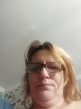 Forest-Lady online show from February 18, 2026, 6:11 am