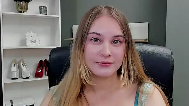 kitty valeria online show from September 29, 2025, 8:36 pm