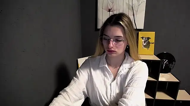 lady olivia  online show from April 21, 2026, 12:34 pm