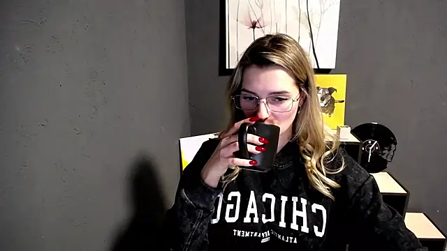 lady olivia  online show from February 13, 2026, 5:24 pm