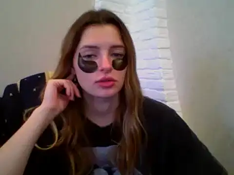 lady olivia  online show from November 29, 2025, 1:33 pm