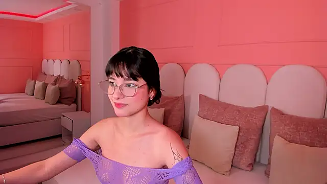 emilly williams  online show from January 27, 2025, 5:04 pm