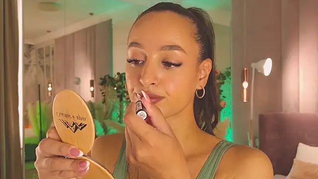 Snapshot of Lolly_Neal chatting on July 16, 2026, 3:20 pm Lolly Neal online show from July 16, 2026, 3:20 pm