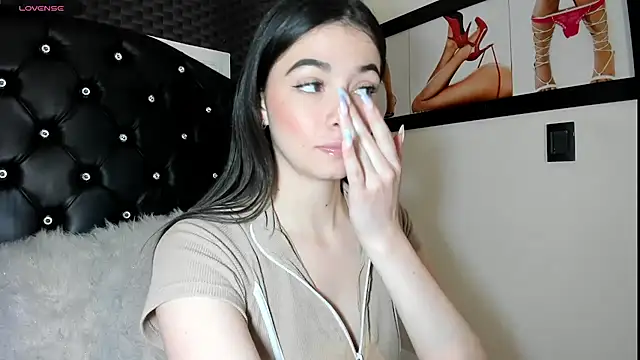 Snapshot of diana_queen_ chatting on November 19, 2025, 9:15 pm diana queen online show from November 19, 2025, 9:15 pm