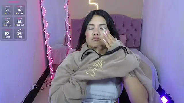 Snapshot of Chiara_tay chatting on November 23, 2025, 3:05 am Chiara tay online show from November 23, 2025, 3:05 am