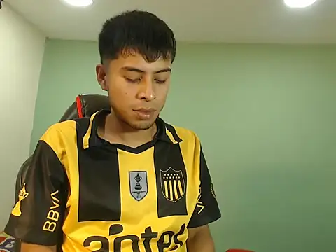 danielitopapuu online show from December 17, 2025, 4:50 am