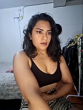 Snapshot of Thaliacooper_ chatting on February 1, 2025, 11:37 pm Thaliacooper online show from February 1, 2025, 11:37 pm