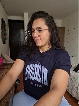 Snapshot of Thaliacooper_ chatting on October 23, 2025, 6:39 pm Thaliacooper online show from October 23, 2025, 6:39 pm