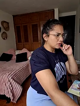 Snapshot of Thaliacooper_ chatting on October 1, 2025, 6:12 pm Thaliacooper online show from October 1, 2025, 6:12 pm