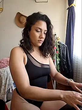 Snapshot of Thaliacooper_ chatting on January 20, 2025, 6:21 pm Thaliacooper online show from January 20, 2025, 6:21 pm