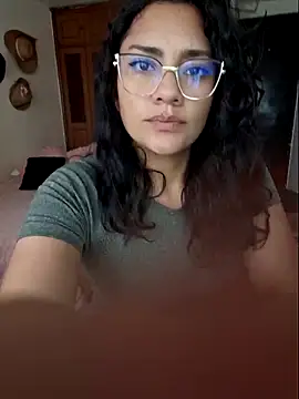 Snapshot of Thaliacooper_ chatting on September 19, 2025, 6:23 pm Thaliacooper online show from September 19, 2025, 6:23 pm