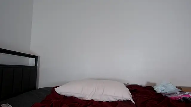 QueenLolaX online show from February 19, 2026, 4:42 am