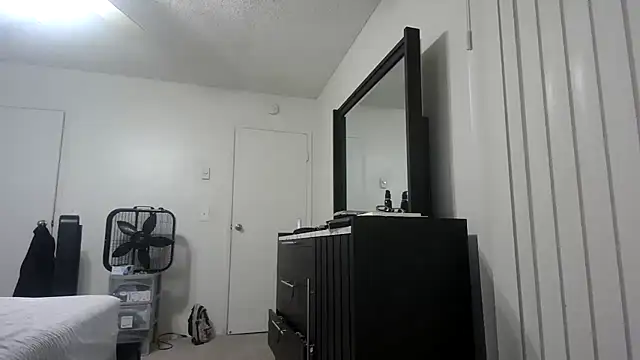 QueenLolaX online show from January 9, 2026, 1:56 am