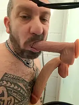 teddy79good online show from February 14, 2026, 5:46 pm