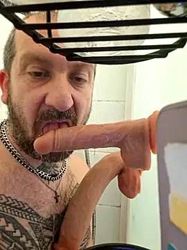 teddy79good online show from March 16, 2026, 4:32 pm