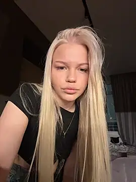 TinyTrixi online show from February 7, 2026, 7:11 pm