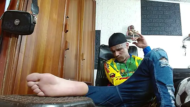 Snapshot of GeorgeZarrate chatting on October 14, 2025, 9:47 pm GeorgeZarrate online show from October 14, 2025, 9:47 pm