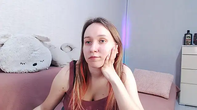 lovely hayley online show from April 28, 2026, 9:52 pm