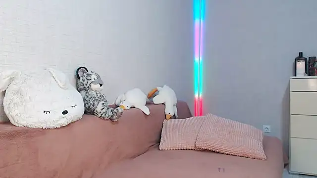 lovely hayley online show from February 4, 2026, 9:54 pm