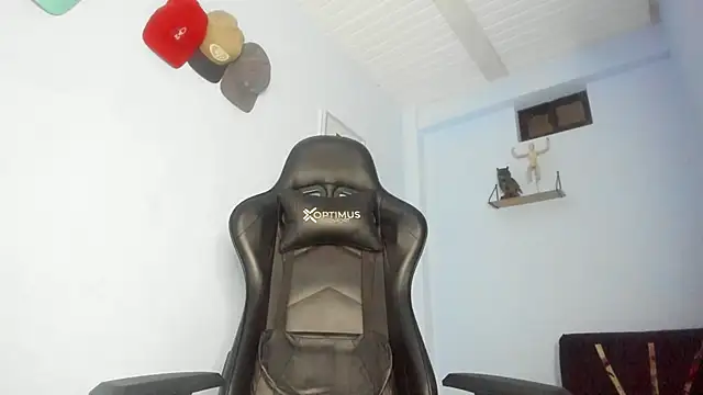 Snapshot of _Poseidon1_ chatting on November 12, 2025, 5:00 am Poseidon1 online show from November 12, 2025, 5:00 am