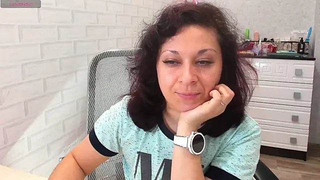 TeasyLana online show from May 7, 2026, 4:28 am