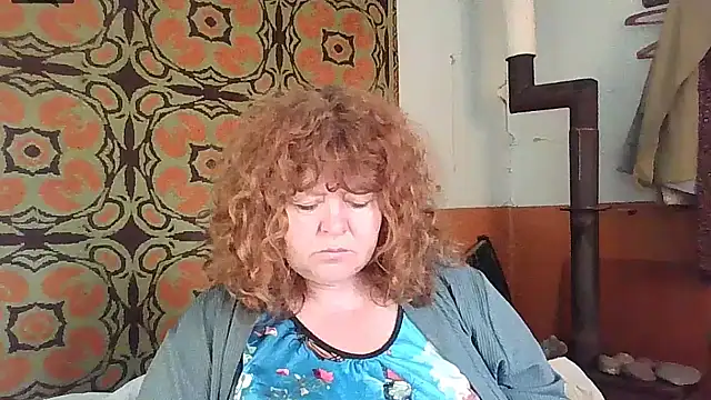 Snapshot of RoseRed69 chatting on September 19, 2025, 2:15 am RoseRed69 online show from September 19, 2025, 2:15 am