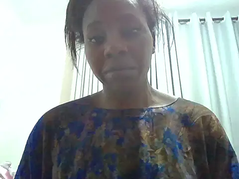 Snapshot of Queen_loveer chatting on June 3, 2026, 6:56 pm Queen loveer online show from June 3, 2026, 6:56 pm