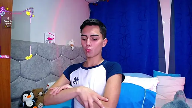 OwenBluee online show from September 18, 2025, 9:29 pm