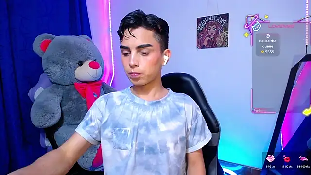 Snapshot of OwenBluee chatting on June 2, 2026, 9:42 am OwenBluee online show from June 2, 2026, 9:42 am