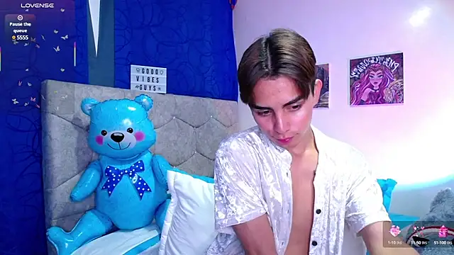 OwenBluee online show from March 15, 2025, 1:29 pm