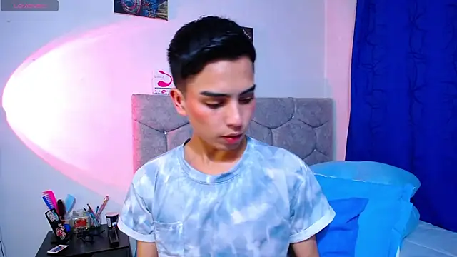 OwenBluee online show from November 11, 2025, 6:19 am