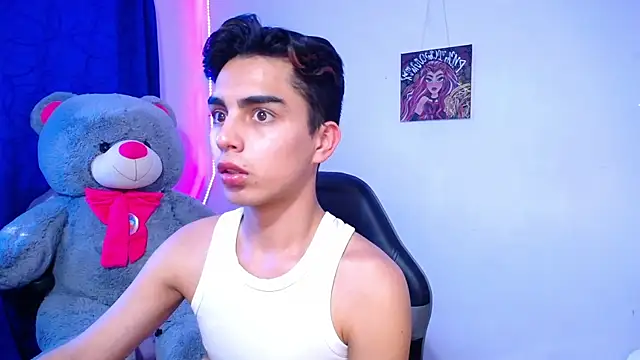 Snapshot of OwenBluee chatting on May 6, 2026, 9:30 pm OwenBluee online show from May 6, 2026, 9:30 pm