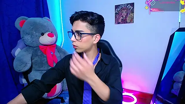 Snapshot of OwenBluee chatting on June 4, 2026, 12:21 pm OwenBluee online show from June 4, 2026, 12:21 pm