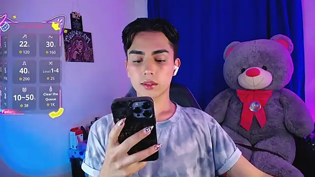 OwenBluee online show from July 24, 2026, 7:04 am