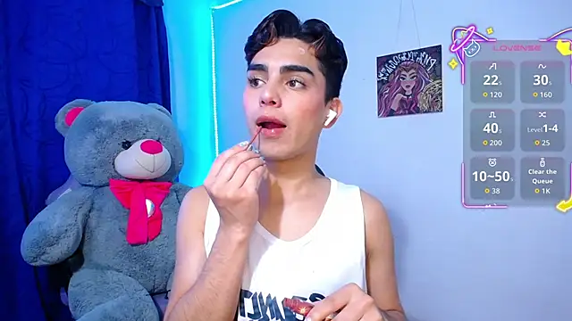 Snapshot of OwenBluee chatting on May 8, 2026, 5:06 pm OwenBluee online show from May 8, 2026, 5:06 pm