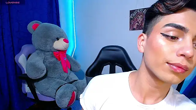 Snapshot of OwenBluee chatting on May 28, 2026, 6:43 am OwenBluee online show from May 28, 2026, 6:43 am