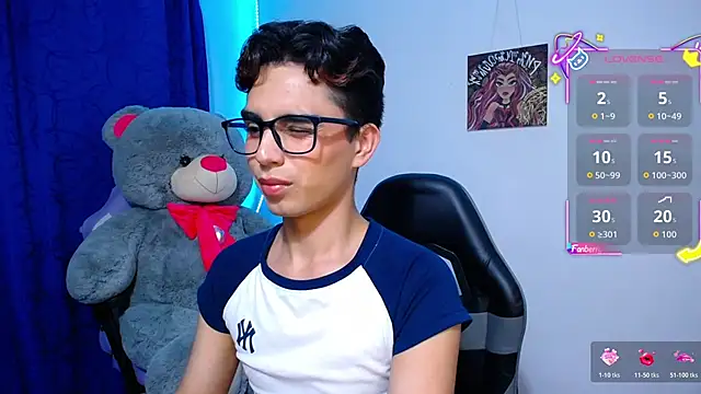 Snapshot of OwenBluee chatting on May 14, 2026, 9:06 am OwenBluee online show from May 14, 2026, 9:06 am