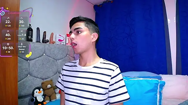 OwenBluee online show from September 15, 2025, 10:32 pm