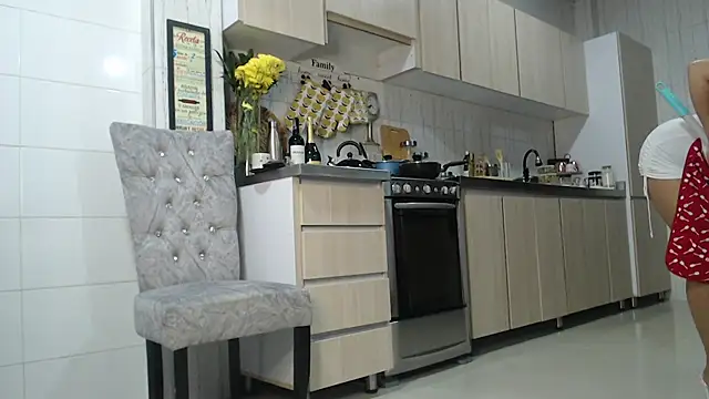 Snapshot of Jadeee_ chatting on February 14, 2025, 12:41 am Jadeee  online show from February 14, 2025, 12:41 am
