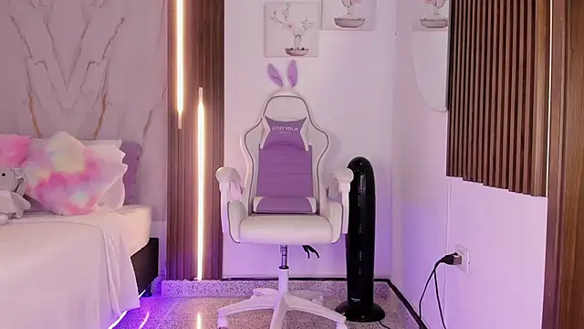 Snapshot of mia_six66 chatting on October 10, 2025, 11:44 am mia six66 online show from October 10, 2025, 11:44 am