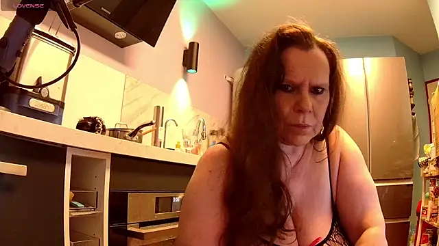 Endrocleia online show from April 17, 2026, 1:08 am