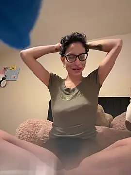 myloveforyouu online show from March 3, 2026, 2:51 am