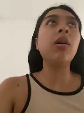 Snapshot of SweetLatiin_ chatting on December 17, 2025, 9:20 pm SweetLatiin online show from December 17, 2025, 9:20 pm