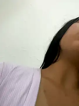 Snapshot of SweetLatiin_ chatting on November 25, 2025, 7:58 pm SweetLatiin online show from November 25, 2025, 7:58 pm