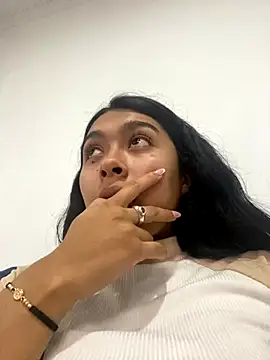 Snapshot of SweetLatiin_ chatting on November 12, 2025, 8:12 pm SweetLatiin online show from November 12, 2025, 8:12 pm