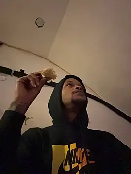 rayyymack online show from April 6, 2026, 3:24 am