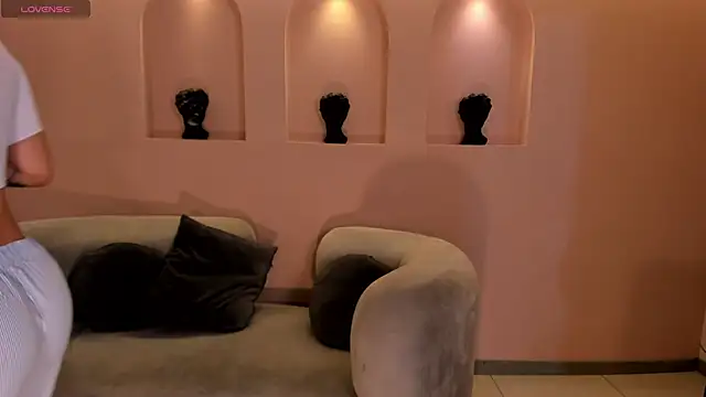 Snapshot of MariaHerrera_ chatting on November 24, 2025, 12:32 am MariaHerrera online show from November 24, 2025, 12:32 am