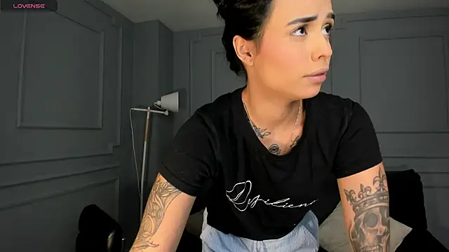 Snapshot of MariaHerrera_ chatting on November 30, 2025, 5:30 am MariaHerrera online show from November 30, 2025, 5:30 am