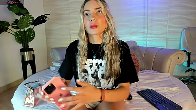 Snapshot of mariablonde_ chatting on October 1, 2025, 6:45 pm mariablonde online show from October 1, 2025, 6:45 pm